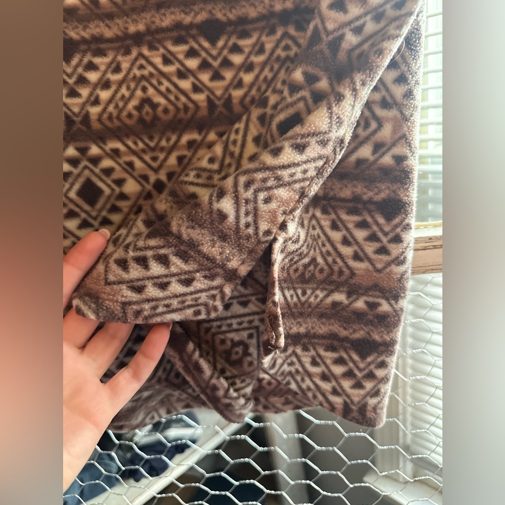 Maurices | Brown and Cream Aztec fleece - Picture 4 of 6